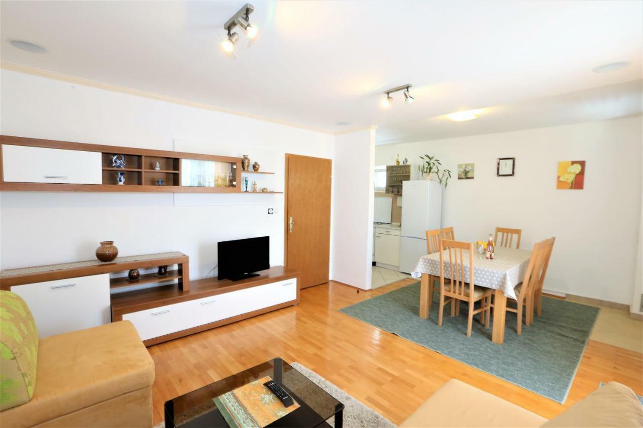 Apartmani Vinko Baška Voda Buitenkant foto