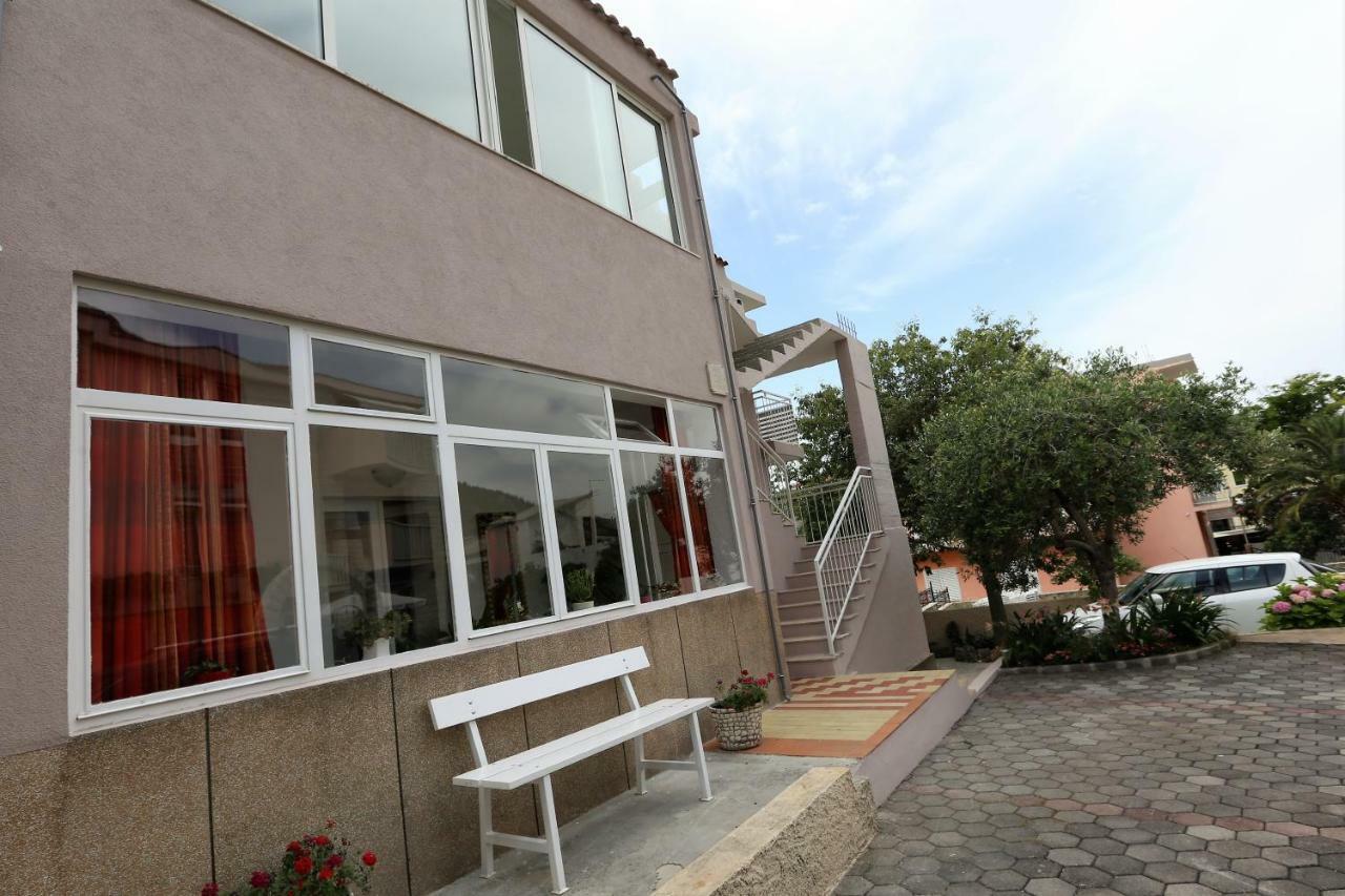 Apartmani Vinko Baška Voda Buitenkant foto